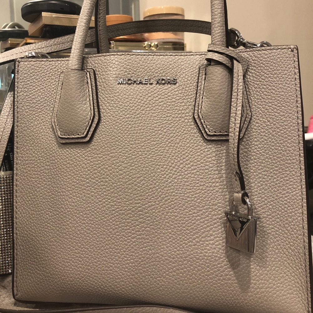 Michael Kors mini cross body - Picture 2 of 11
